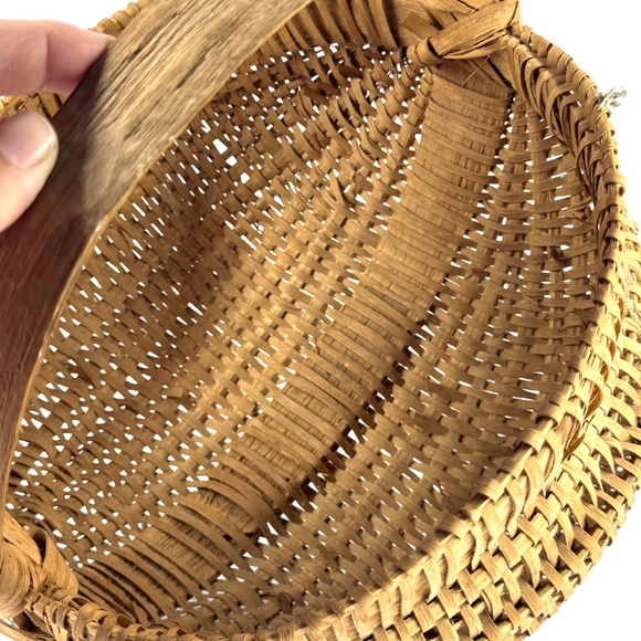 Vintage Handwoven Wicker Basket With Handle Rustic Farmhouse Cottagecore - Picture 3 of 6